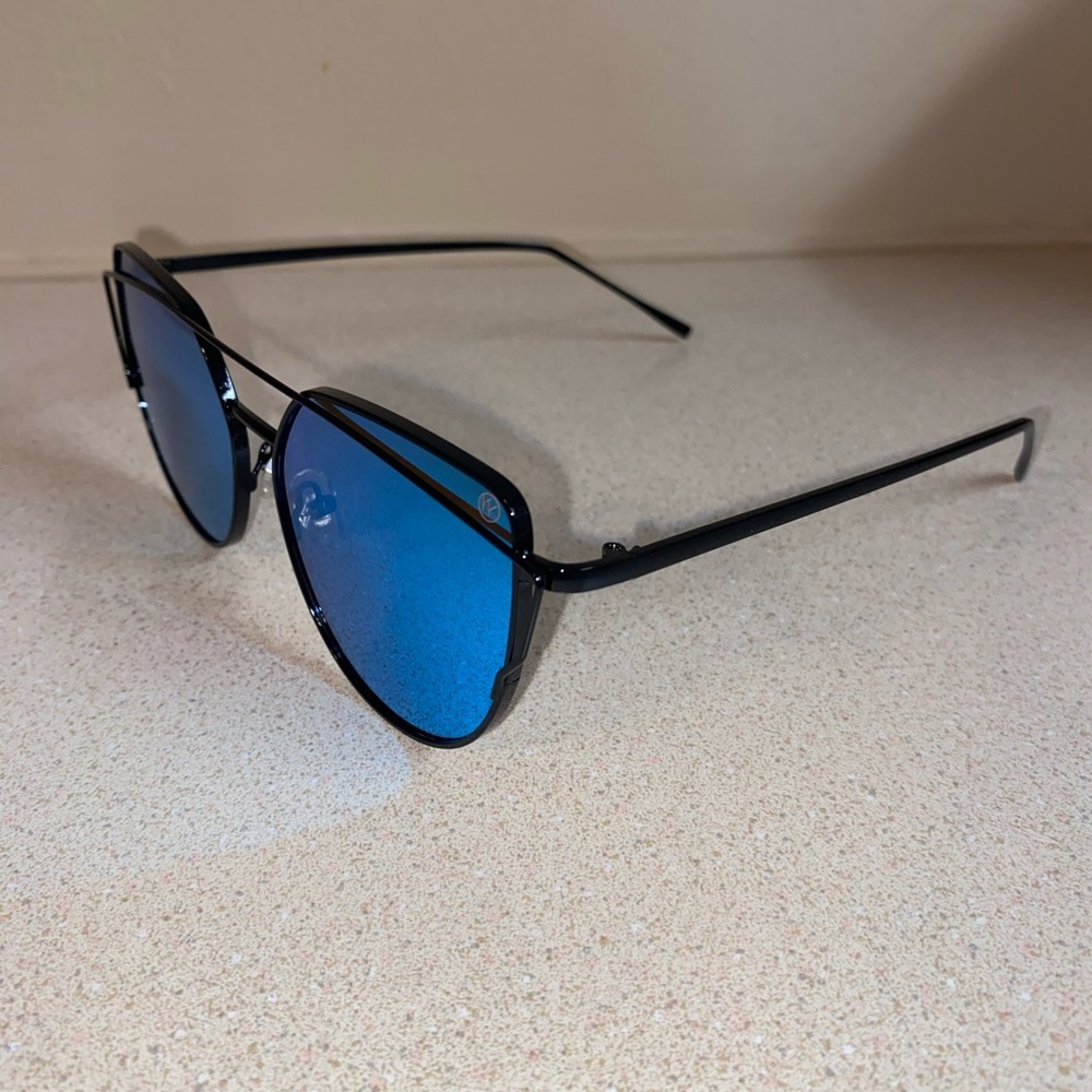 Fashion Metal Aviator Sunglasses - Picture 3 of 5